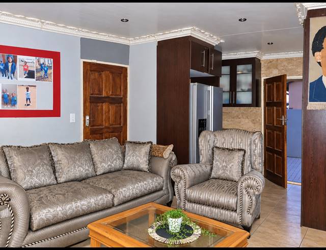3 BEDROOM HOUSE FOR SALE IN EVATON WEST